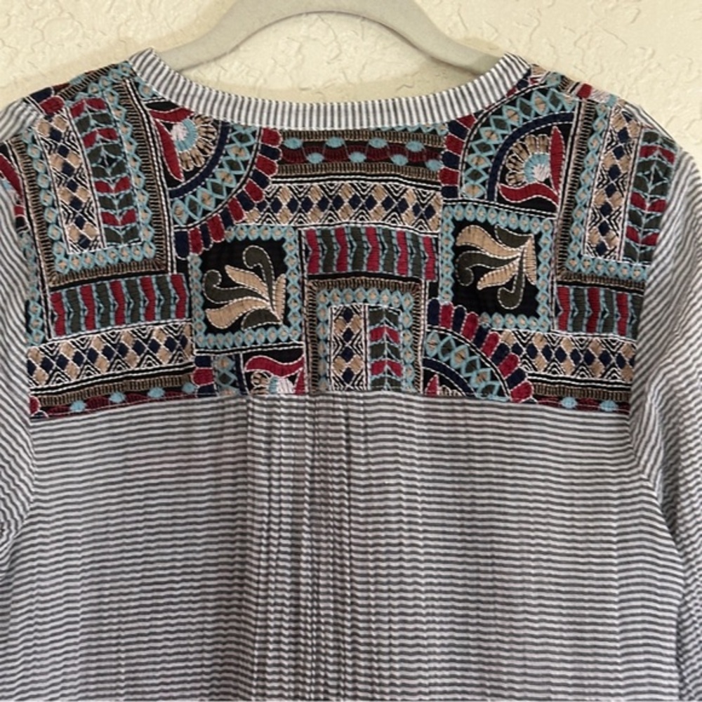 Soft Surroundings Embroidered Tunic Top Womens S Grey‎ Striped Boho 3/4 Sleeve - Picture 11 of 16